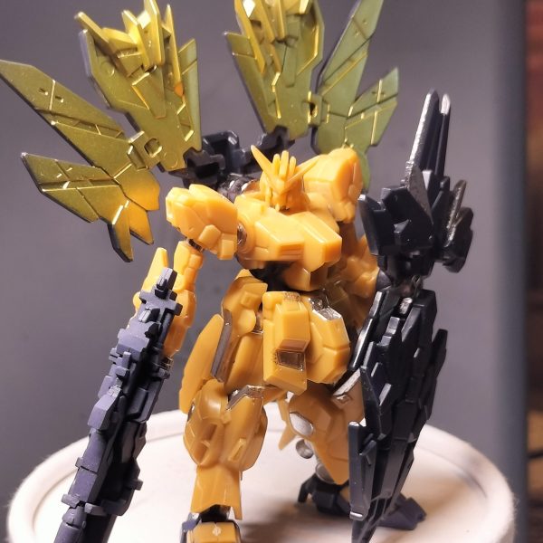 4時間ほど時間が取れたので、ちょっと進みました。マスキングしちゃったので、ガチったことになっちゃいますかね？極力手を抜いて作ろうとはしてるんですが、いろいろいじりたくなる気持ちにサイドブレーキをかけるのは、別の種類のストレスかも(gundam-kao5)（3枚目）