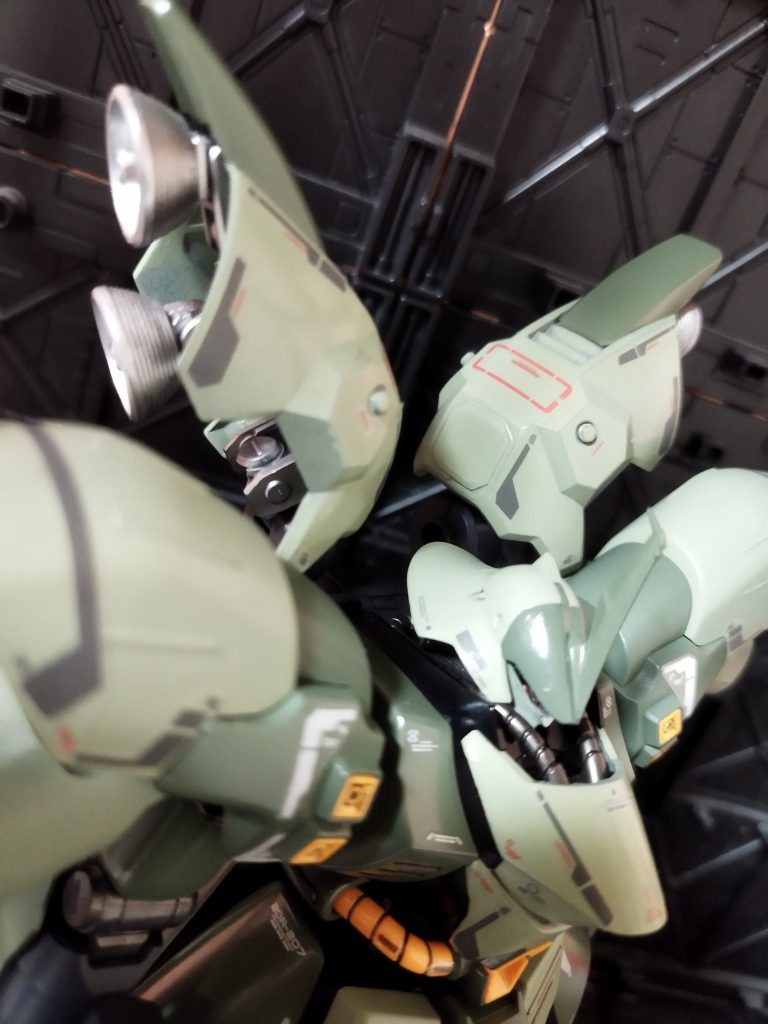 ディランザの肩をバーニアに改造して装着してます。