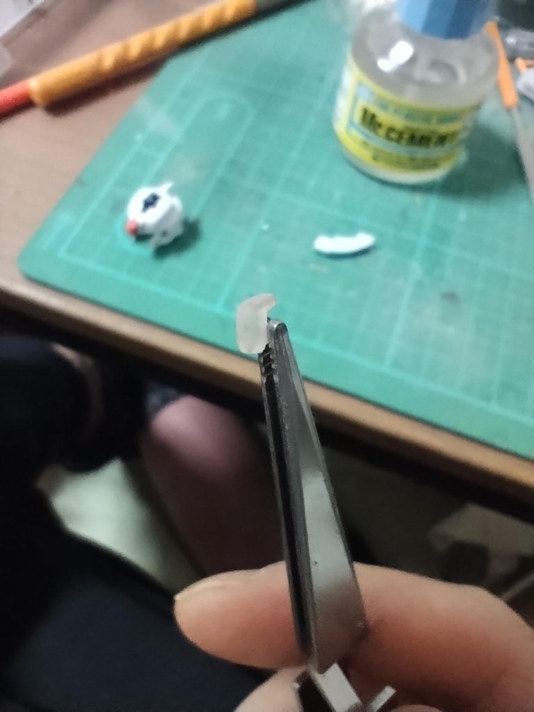 ヘッドパーツ2つ分どっちも捨ててしまったので自作のパーツをお湯プラとエポキシ接着剤で複製。楽しかったです。