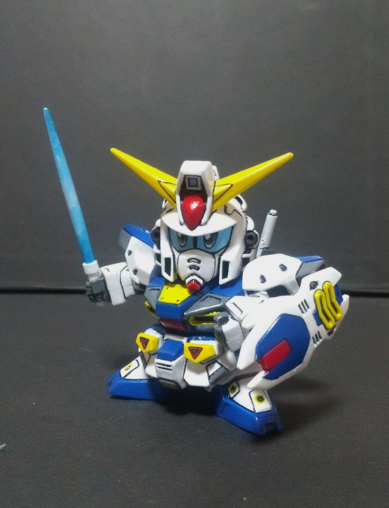 仕上げは光沢スプレー。SD系は何があろうと光沢一択ですおもちゃ感を出したいし、手触りがツルツルになるんですよねまあいい年なんで、積極的に手で持って遊ぶことはありませんが…