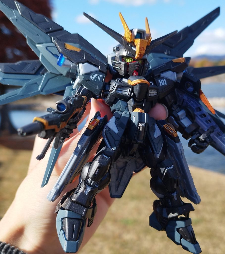 こんな感じで展開できて羽の部分はニュートラルグレー、黒、青、白、スカイブルーを混ぜだ色です。なんか勢いで調色したかどかなりいい色がでましたw