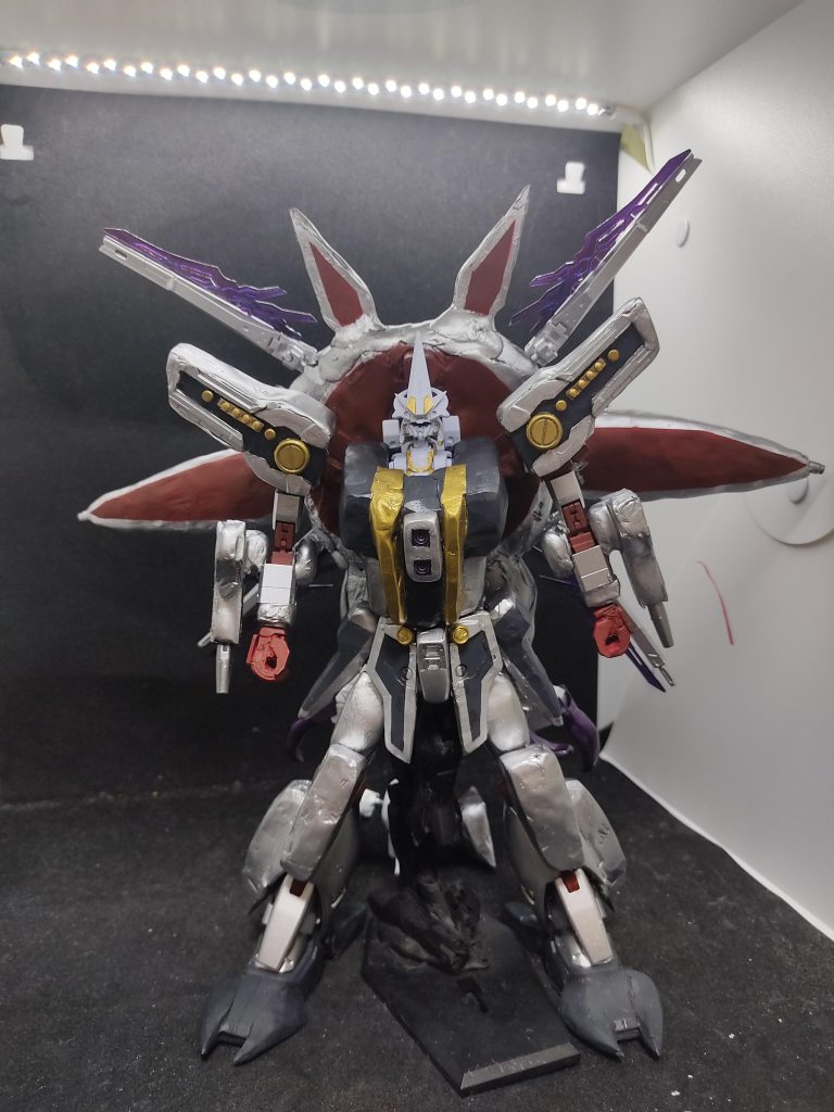 HGガンダムシュバルゼッテをコアに、旧1/100ザクウォーリア、MGガンダム試作一号機フルバーニアン、その他様々なパーツをミキシングして製作しました。