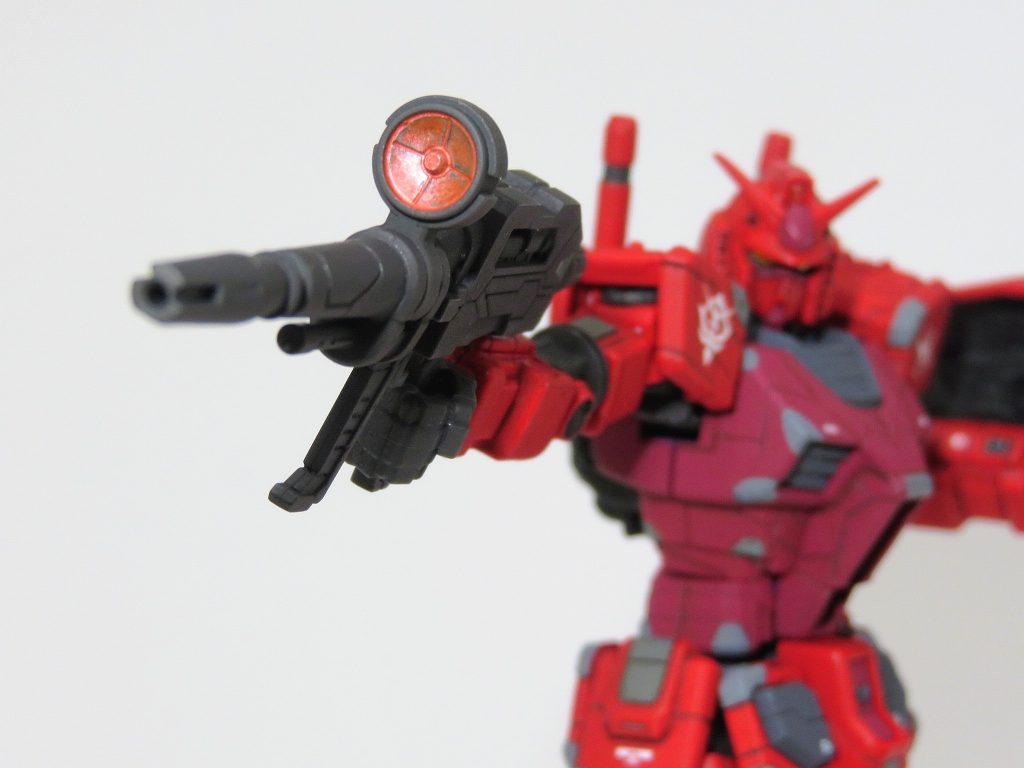 ビームライフルは、銃口の穴が開口されてなかったので、ピンバイスで開口してハイキューパーツの面取りビットで面取りしました。なかなか良い感じ！(°▽°)