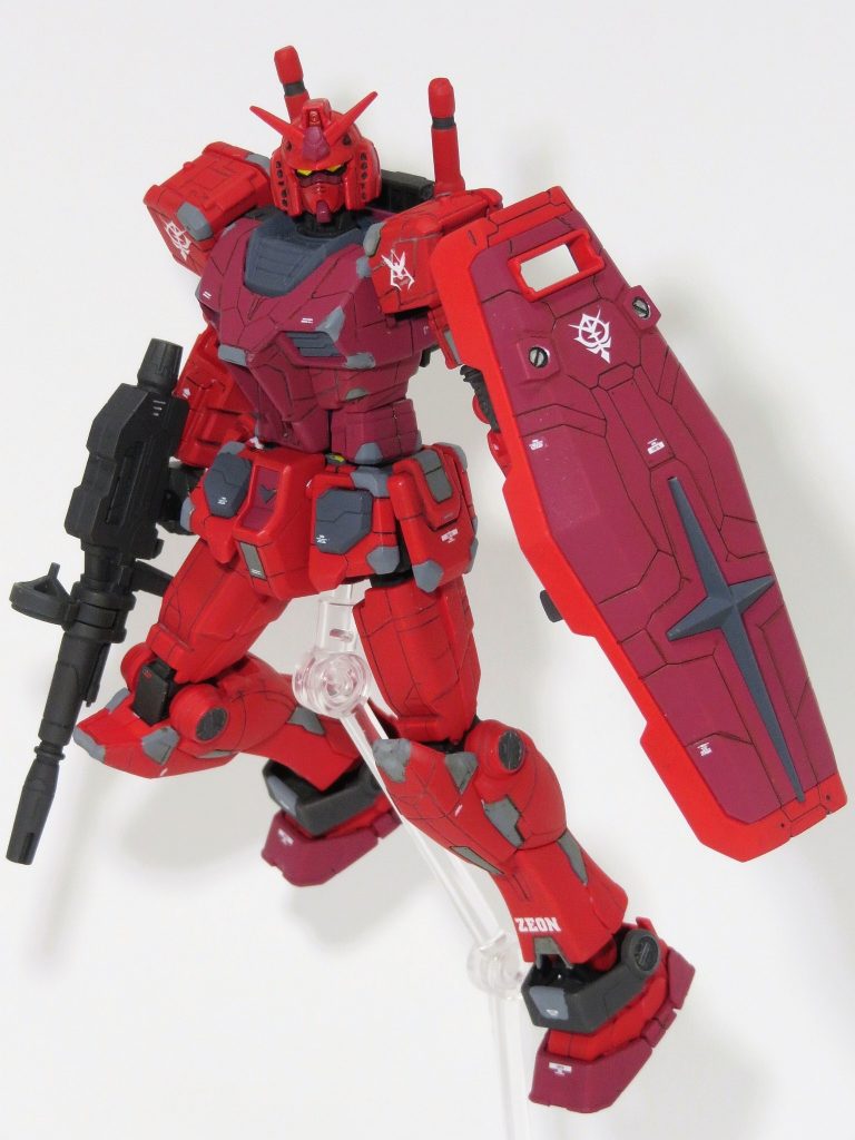 MG キャスバル専用ガンダムのボックスアート風に。デカールは、ガンダムデカールの余り物を使用しました。ただ、モールドの量がめちゃくちゃ多いので、デカールを貼りすぎるとうるさくなりそうなのでデカールはほどほどにしています。私はデカールを貼りすぎる良くないクセがあるので、今回はセーブしました(^o^;)