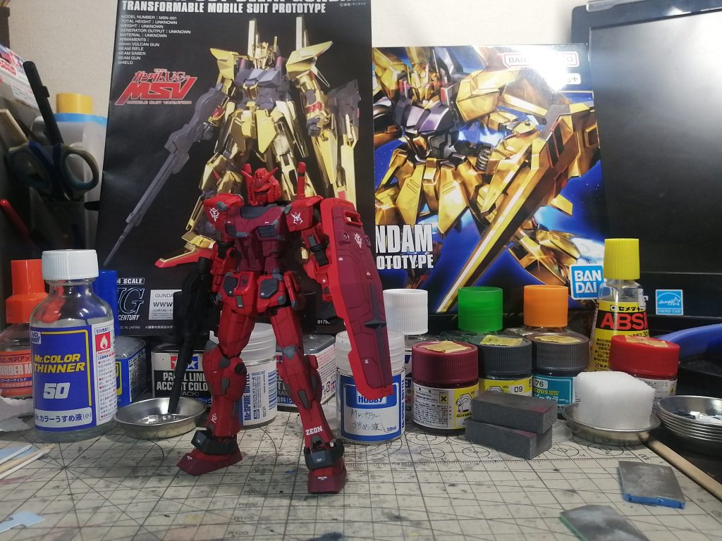 ちなみにこれを書いてる現時点で、来年は・HGUC デルタガンダム・HGUC スタークジェガン・HG 00 リボーンズガンダム・RG ガンダムアストレイレッドドラゴン・HG SEED バスターガンダムこれらのキットが控えているので、頑張って製作していきたいと思います。どれもカロリー高めのキットばかりや…(;´д｀)手始めにこれからデルタガンダムに着手する予定です。金メッキのキットは初めて触るので、どう作ろうかずっと悩んでおります(； ･`ω･´)