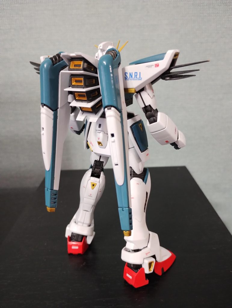 バックショットもよい。やはりここも緑多めに塗装。