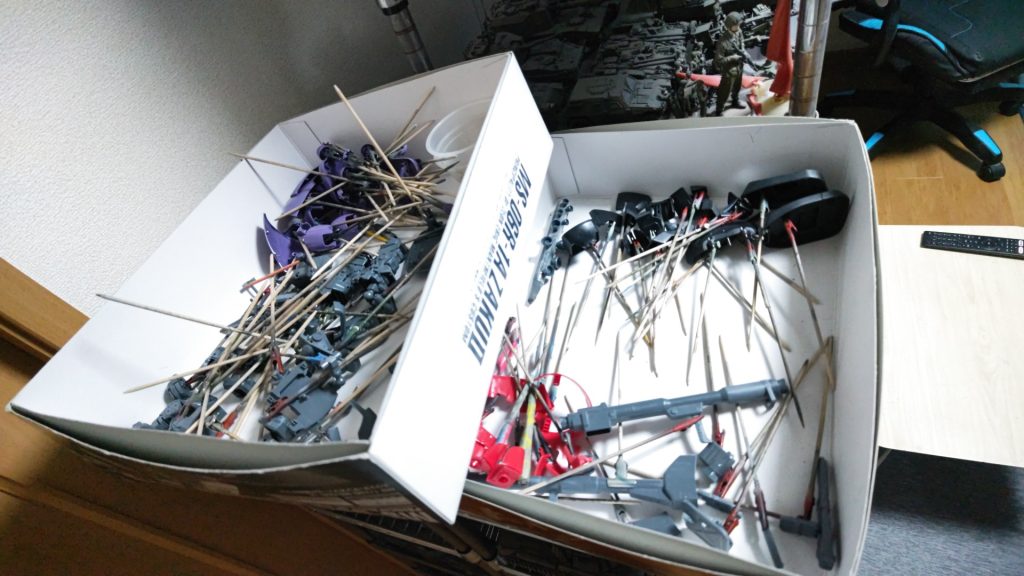 作品名：本日の成果<p>ドムの組み立て間に合ってません💦なんとか塗装準備できました💦💦</p>
