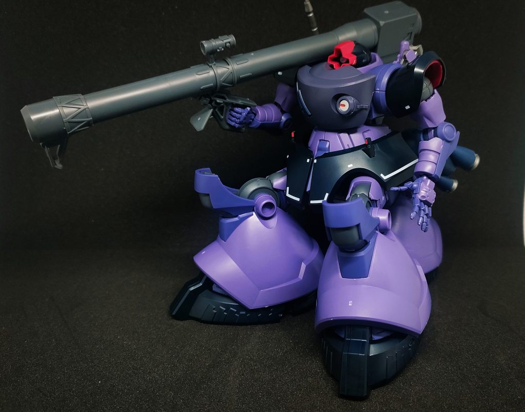 GQリック・ドムの最大の特徴の3本脚。ホバー移動がやはり様になりますね。