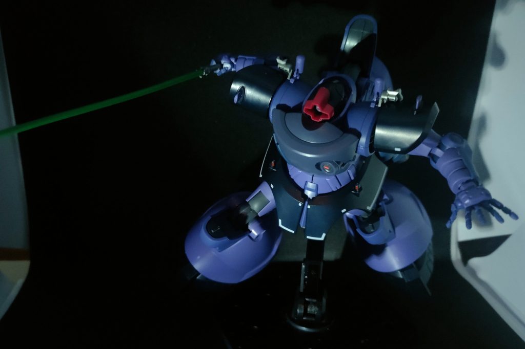 ビームサーベルで白兵戦も得意。