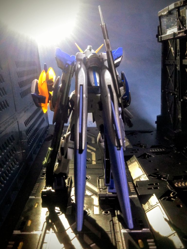 さて、未視聴の方もイラッシャルと考えますので『ザックリ概要』を 😚&nbsp;『新興王政国家 ファウンデーション王国』が起こした軍事事件の傷痕が癒え始めた某コズミック イラ(CE) 76 年『ギアナ高地』で巨大な生物(齬滋羅の様な風貌だとか？)が暴れているとの通報から、調査へ出撃した『世界平和監視機構コンパスのヤマト隊』その出撃シーンからお話は始まります🤗この巨大な生物が今回のキーパーソン現地の住民達はクジラの様に巨大で、ゴリラの様な強さをイメージして『クリラ(クｼﾞﾗ+ｺﾞリラ)』と呼称して奉っています🛐