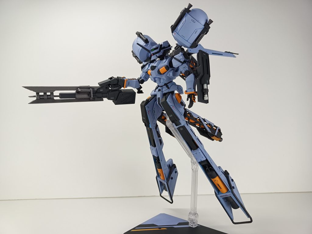 脚部が大工事なものになり左右の採寸にズレがあったり、デザインするのに悪戦苦闘する事も多かったですが完成したので一安心。軽キャノンをベースにしていますが気づけばドラッツェの見た目の様な形をした別物の強機体になってしまった様な...←今回もやってて創作意欲が湧く楽しいキットでした！閲覧ありがとうございました！