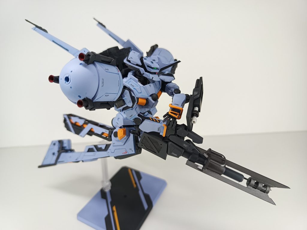 高速航行ポージングスラスターを全て展開して相手に突っ込む様は正に直線番長の名を欲しいがままにしているんじゃないでしょうか？クランバトルは軍警にバレる迄の短い時間での勝負らしいのでドラッツェの運用の仕方はある意味理に叶ってるかもしれません。