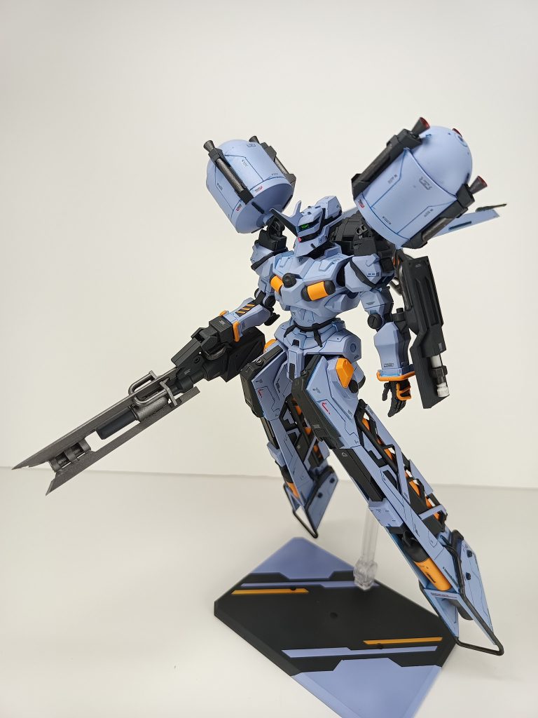 全体カラーリングは重装甲ドラッツェから着想を得て淡いパープルに要所にオレンジ入れて纏めています。