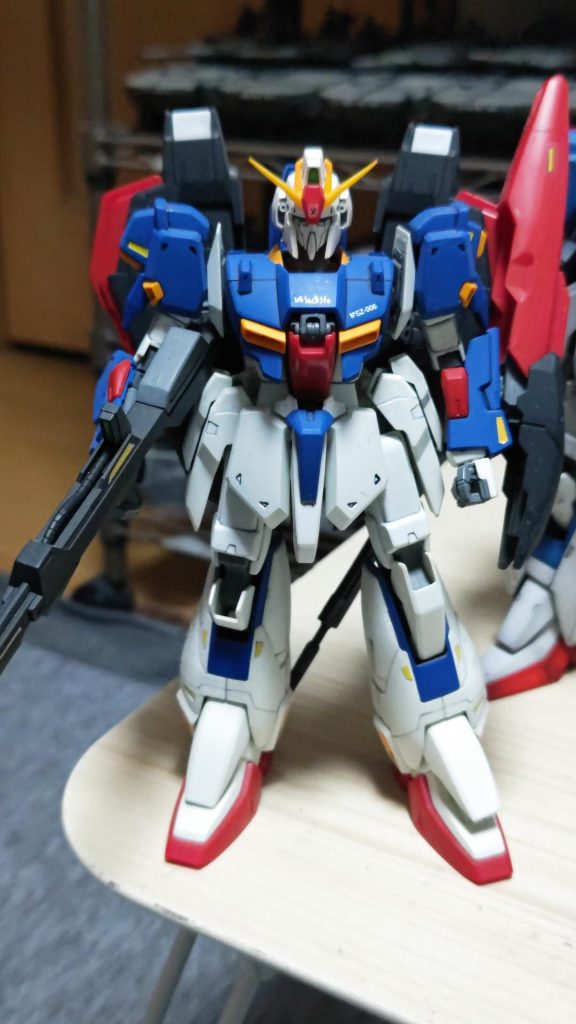 作品名：来年発売30周年の旧MG💦<p>20世紀中に制作された旧MG Zガンダム（ver1.0） 関節はあちこちクタクタ💦さてどうやって修復しようか？まだ自立するのはたまげてますが💦</p>
