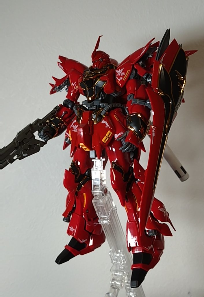 RGなのでグロス加工されたパーツを活かす為にヤスリ掛けも無し