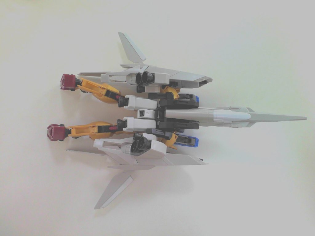 ウェイブライダーモード：宇宙、大気圏内のいずれのの環境下でも飛行能力を持つが、主に大気圏で大きな効果を発揮する。他のMSを乗せて運用することも可能。