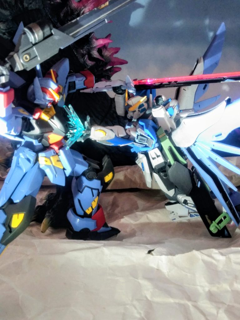 幾合も撃ち合う激しい斬撃⚔️一瞬の隙を突き『バニシング』の懐へ『MMI-X342 超パルマフィオキーナ 掌部ビーム砲』を叩き込む『シン』🙌🙌🙌&nbsp;実に179秒も尺を使った😍💕見応え充分の戦闘演出でした🈵😆画面の端では『闇堕ちキラ』vs『仮面の戦士 ラザン・ラスア』戦が繰り広げられておりましたよ😁『キテキベ・スオタ博士』を倒す事には成功しましたが、大問題が残っております(((😖)))そう・・・『クリラ』の存在が・・・