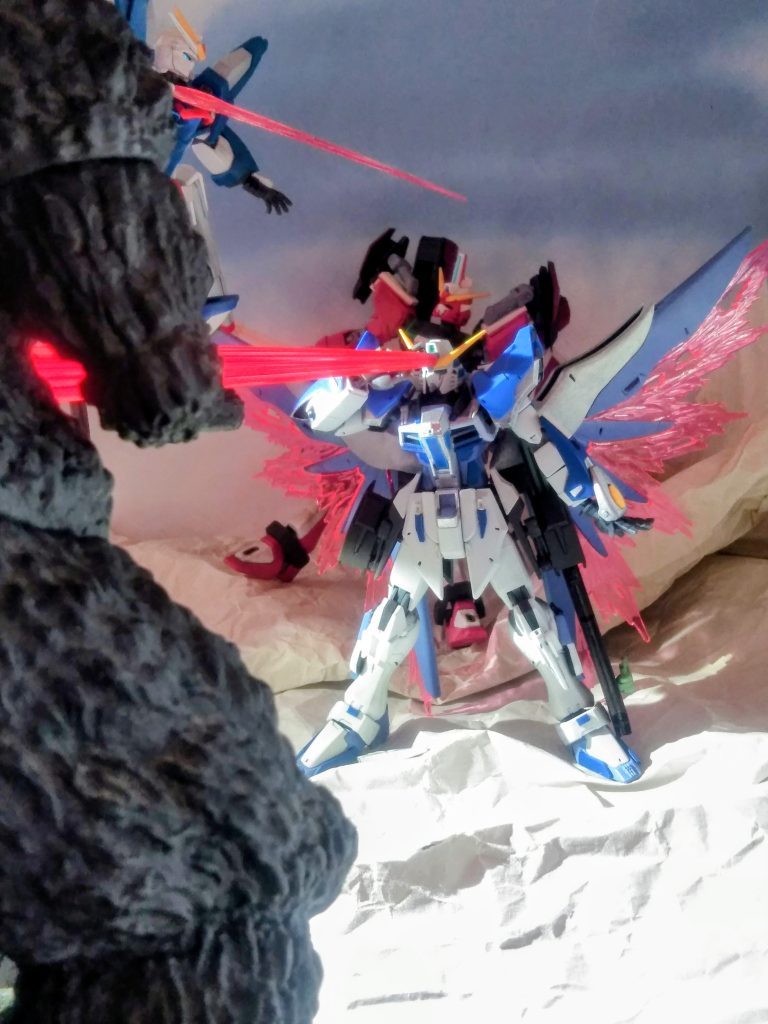 《《《デュートリオン❗ヴゥィーーム❗❗》》》&nbsp;｢UP主｣はすっかり忘れておりましたが『デスティニー』には『デュートリオンビーム送電システム』が装備されていたﾝですよね😁『D G Day ブラスト』のモノは『エリカ・シモンズ主任 』により攻撃的な使用方法が可能と成っていた様です？🙂？鎮静化した『クリラ』を無事に保護した処で今回の劇場版は幕を下ろしました😌最後をしっかりと書き込まない辺りが『機動戦士 ガンダム SEED シリーズ』の伝統的な終わり方ですよね🤗🎶『シン』と『ルナマリア』のドラマチックな展開も面白かったので、騙りたかったのですがページ数📃も少ないので割愛させて頂きます✨😌✨尚！未確認情報ですが、続編は『メカクリラ』も出るらしい？🙃？