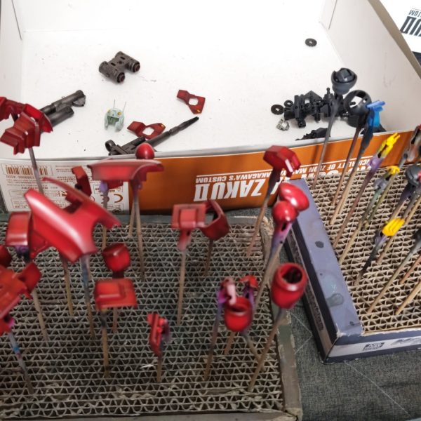 劣化しきったABS樹脂が致命的に砕け散るので結局2台分のコストと数日の時間ががが…（3枚目）