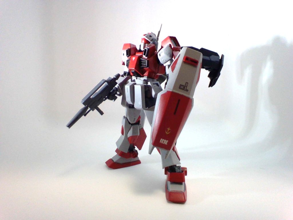 設定としては、試作段階のファンネルを試験するために開発した機体。第二次ネオジオン抗争を控えている連邦には金銭的に余裕がなく、倉庫に眠っていたネモを近代化改修し、試験用の機体として使用したしかし、ファンネルを搭載したことにより、エネルギーの問題から、サーベルを搭載不可になってしまったため、近接戦闘には向いていないという設定です。