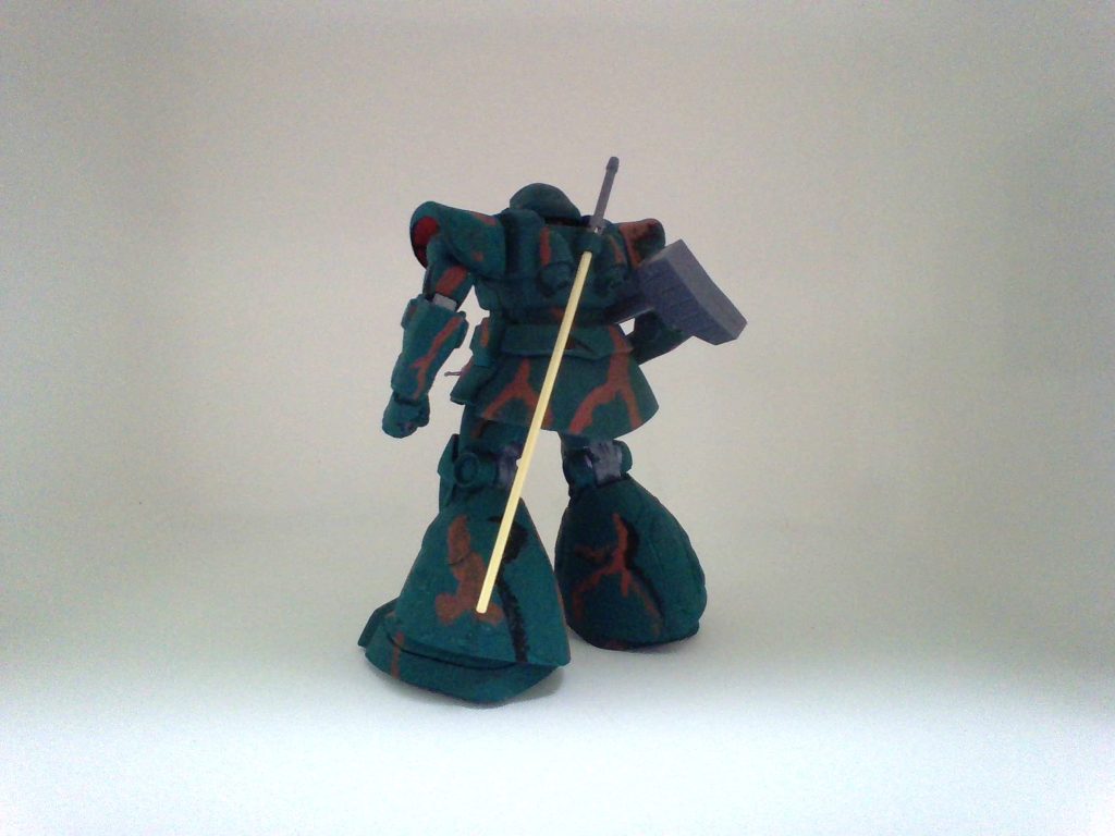 背面はじめての迷彩塗装でしたが、いい感じに出来たと思います