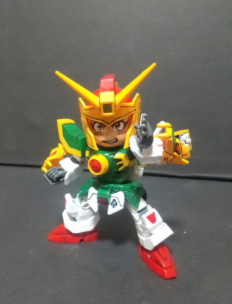 今回はモビルファイターということで可動重視。なので等身上がってます三国伝のダブルオーとミキシングしてます。顔はパテで成形あとジャンクパーツとか100均フィギュアとか色々
