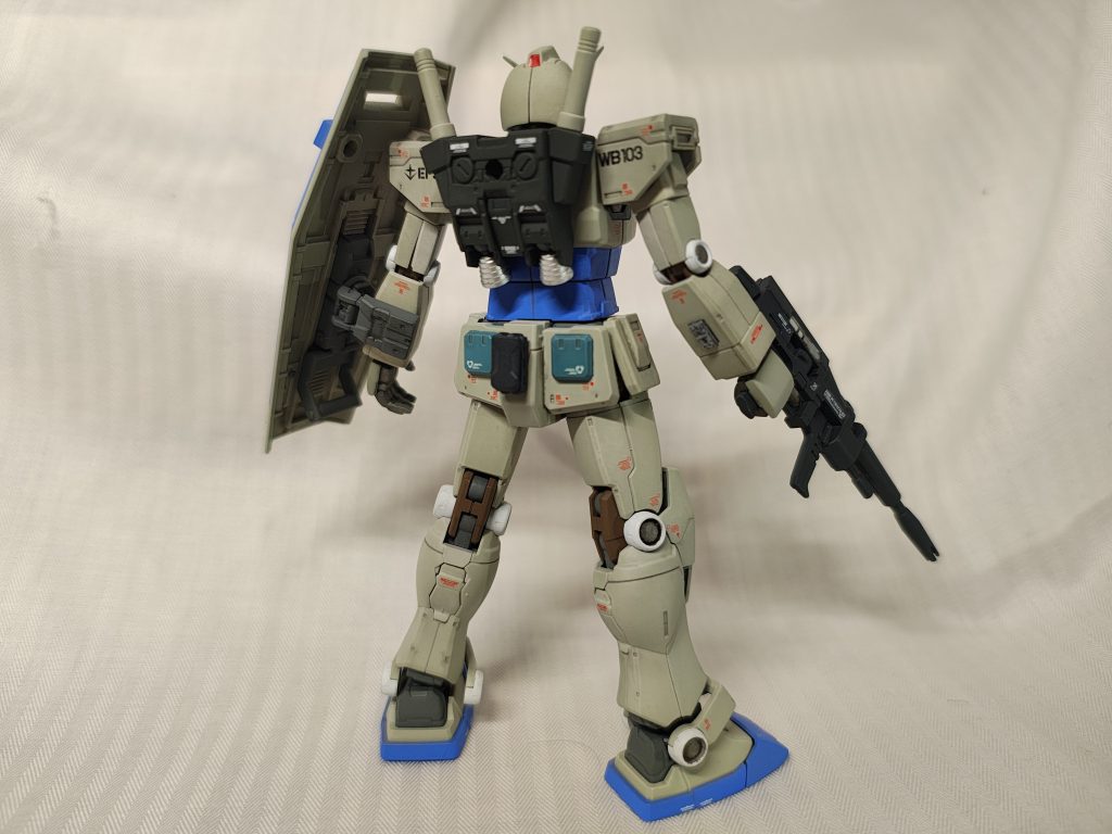 肘と膝の丸パーツを塗分けたかったので、上腕と足はジムのパーツを使っています。