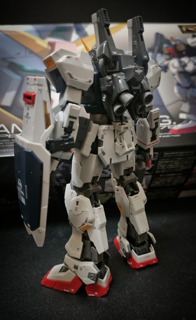 ティターンズから鹵獲した機体のカラーリングをエゥーゴカラーに変更し主人公機にするという斬新さが素晴らしい。