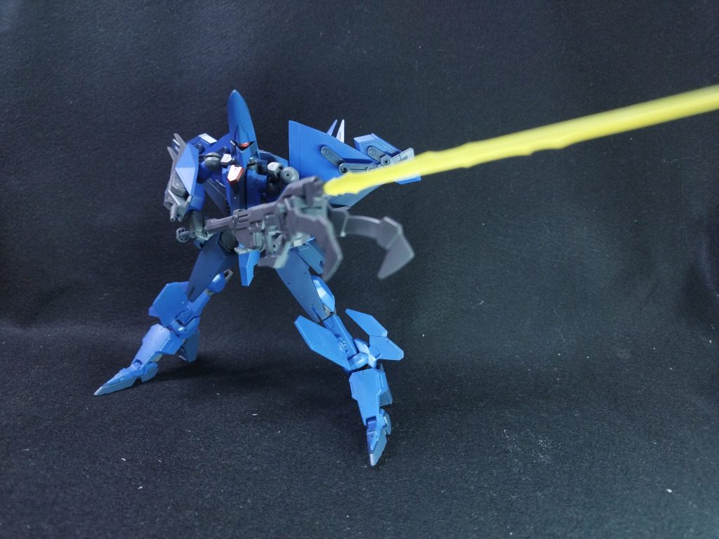 ビームサーベルも展開可能