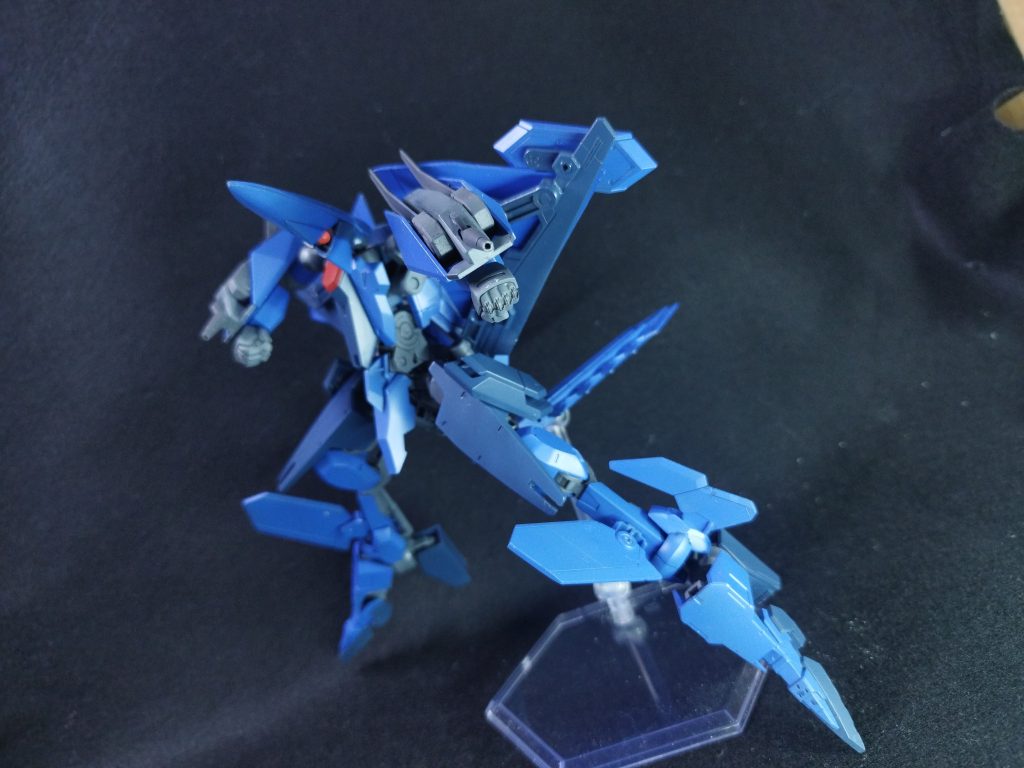 メガ粒子砲は背中から腕部に