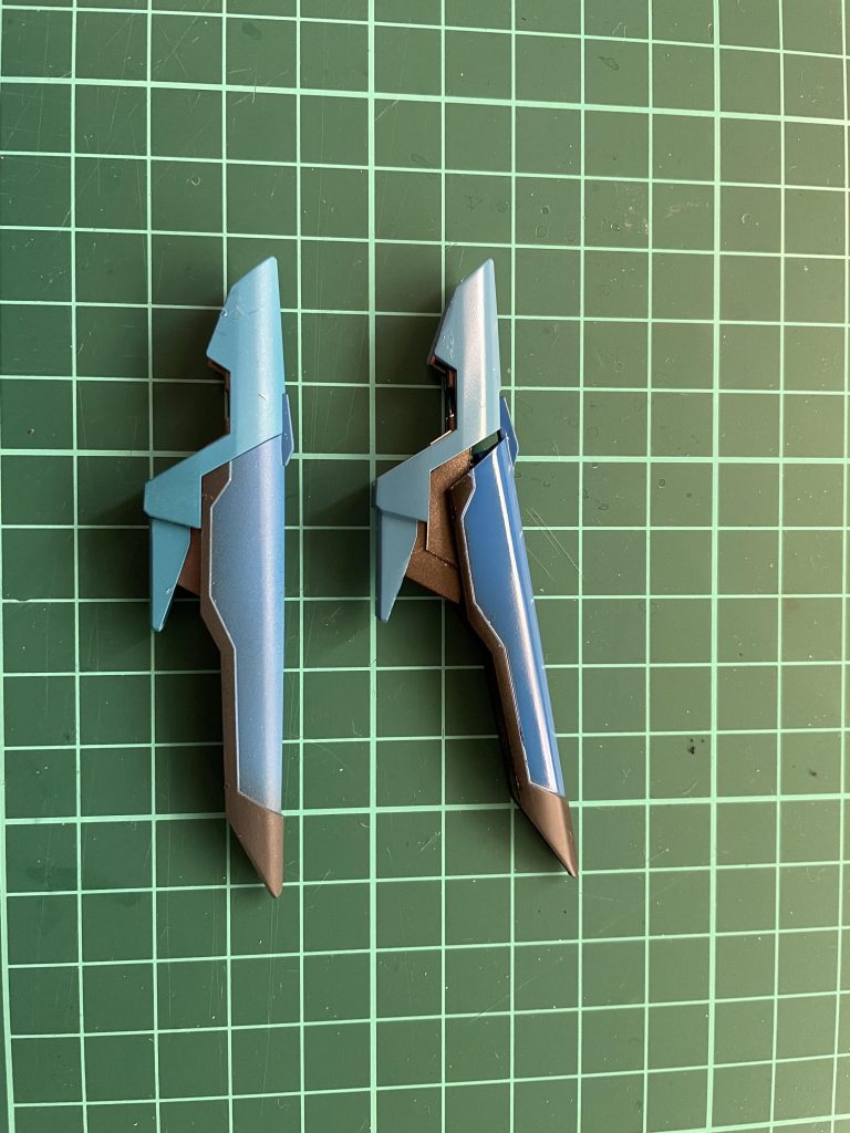 スラスターはボールジョイントを仕込み、展開状態を再現