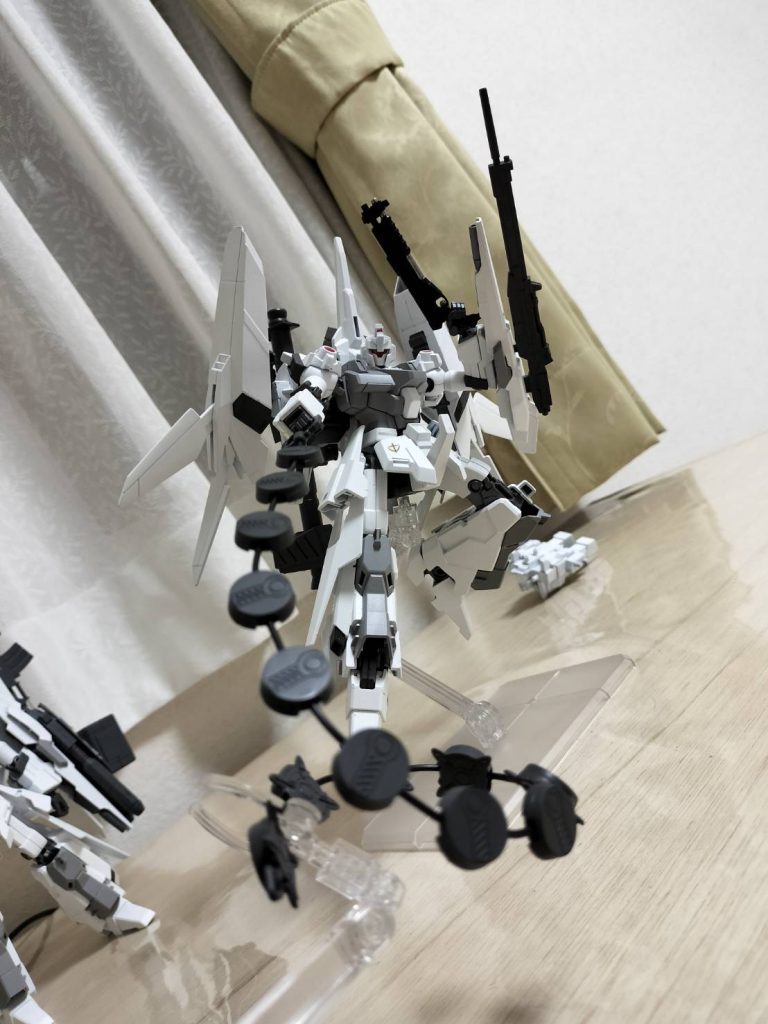 チェーンマインですね。設定としては、敵艦や敵機体に巻きつけて爆殺するという感じです。