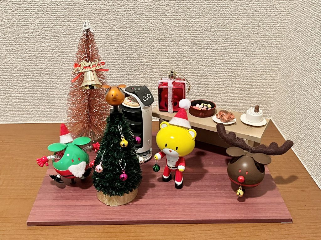 縫い物とか久々だったから苦戦したけど、それなりに見えるようになってよかった。お気に入りはツリー上のハロ。皆様良いクリスマスを。