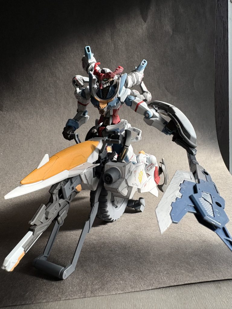 わかる人はわかると思いますがジークアクスを作った鶴巻監督の出世作、「フリクリ」のハルハラハル子のイメージを乗せて組みました。