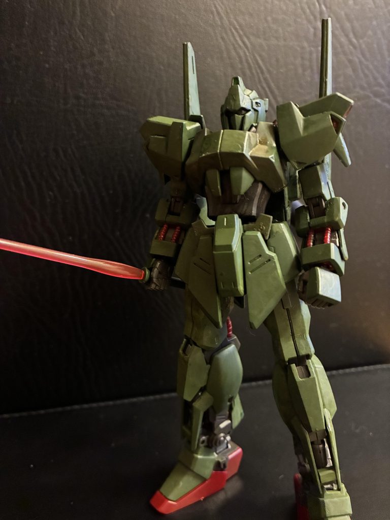 サーベルのビーム部分は赤と、