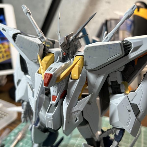 忙し過ぎて全然進まない、紅白戦も参加出来ず今年はここまでです😓劇場公開前後には完成させたいですねぇ😆今年はHGを5体完成させました。ゼータプラス、ゼータガンダム、アレックス、ステイメン、マークIIと全部ガンダム系でしたね😆笑色々な事を失敗してかなり勉強になった年だったと実感してます、来年は失敗から学んだ事を活かせねば😂来年はジオン系や、積んでるMGなんかも手を出していけたらいいですね🤣それでは皆さん良いお年を✋😁（2枚目）