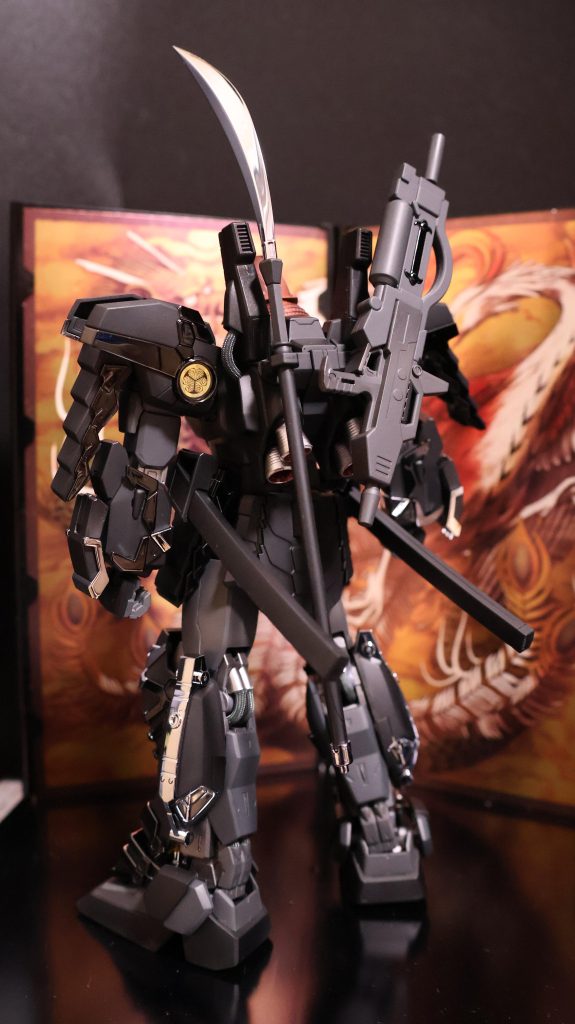 ベースキットのMGMk2Ver．2.0の影響が色濃く残っている背面　要所要所をメタリック塗装してアクセントにしています