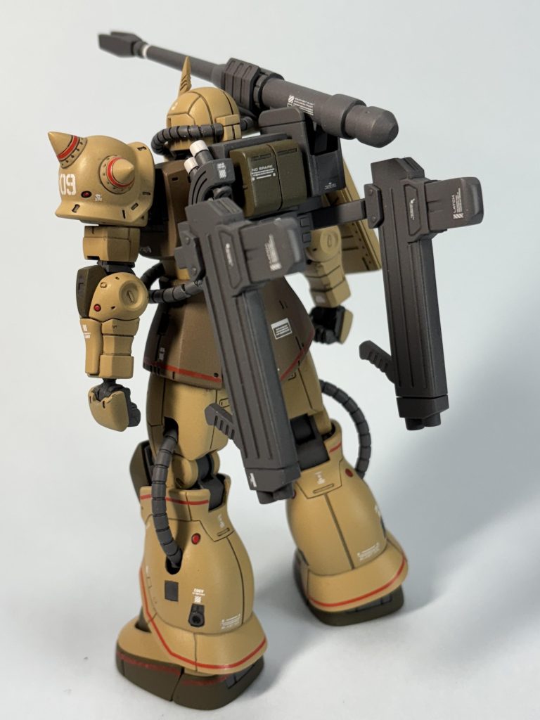 バックパックに180mmキャノン、ビッグガン、スモークディスチャージャー装備。