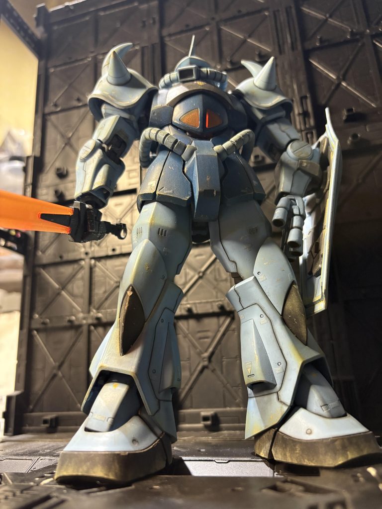 通常のグフブルーじゃなくて、グフカスブルーに全塗装した物ー😱全塗装してるけど、当時は改造は面倒でしてなかったーー😅ウォッシングやウェザリングはしてたのにねー。