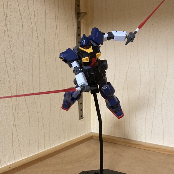 進捗状況です。_変更点・腕部をパワードジムのものに変更・MK-IIのビームライフルをジャンクから発見したため、トリガーパーツなどをミキシングして修復(2、3枚目)・腰部リヤアーマーをジャンクパーツを介してリゲルグのバックパックと合体。これによりビームランサーが使用可能に(4、5枚目)・通常ビームライフルを廃止・ショルダーキャノンも廃止&nbsp;全体です(6枚目)。見た感じ、量産機っぽさが残っていますね。でも次回はシルエットを大きく変えるミキシングをする予定なので、乞うご期待…ということで、次回もよろしくお願いします:^∀^bあとがき…バックパックにサーベルがないのは、紛失したのではなく、外したものです。次回はバックパックも変える予定ですので。（4枚目）