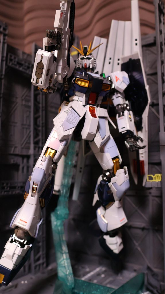 各部関節やらシリンダーは過去作を踏襲してメタリックにしています