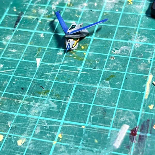 制作中のHGセカンドLの進捗状況です！昨晩から塗装に入り今夜で終わらせる予定でしたが、雨が降ってきたので今日は中止しました。写真三枚目　顔は出来の良いHG素アストレイから流用したので狙い通りイケメンに出来ました😏日曜か土曜に完成品の投稿します！（3枚目）