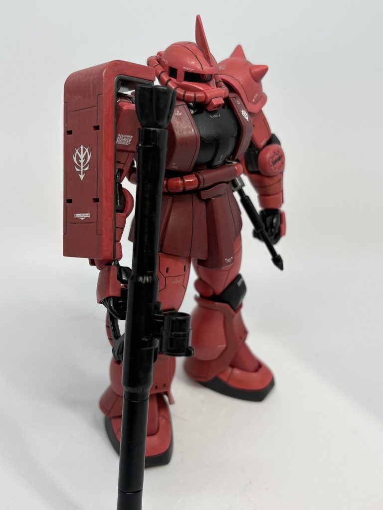 盾もちょっとスジボリ。