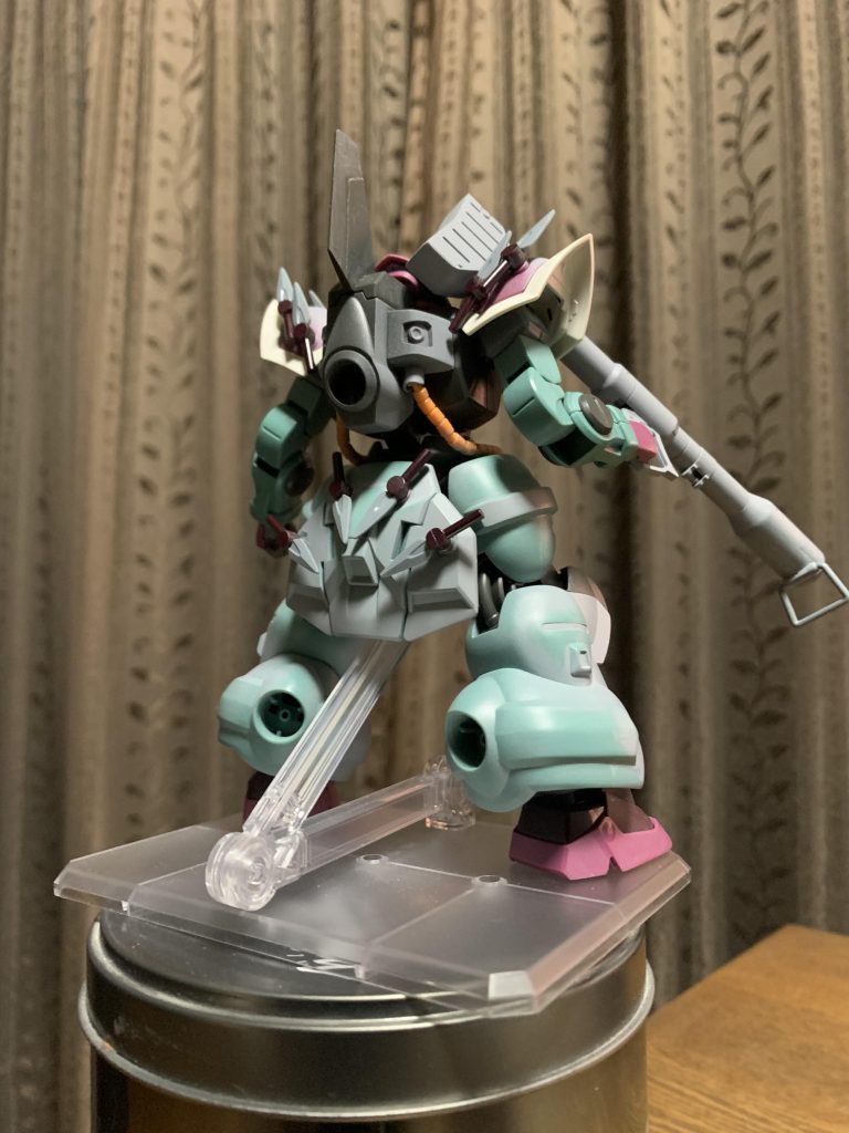 結果、特徴的な肩もイフリートのものに替え、足はディランザのだと、なんかちょっと違う感があったので、こちらもイフリートのものに。あとは、リヤスカートにヒートダートを装備出来るように手を加えました。