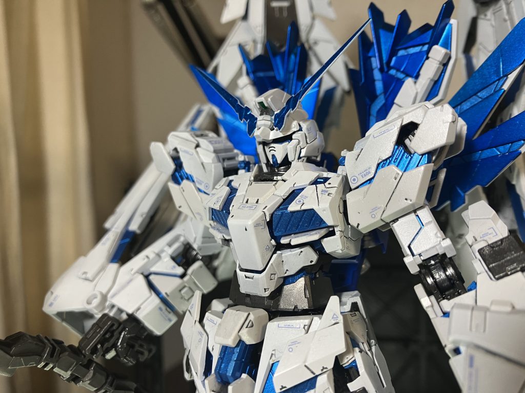 今度はデストロイモードにサイコフレームはメタリック、アンテナやアームドアーマーXCはキャンディ塗装で差別化しています