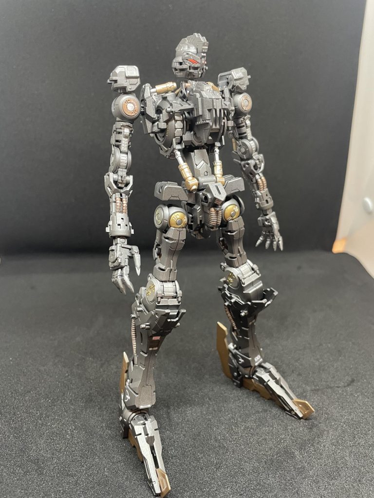 フレームの出来は素晴らしく細かく部分塗装しています。