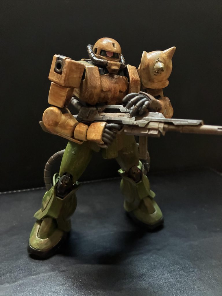 残り少ない塗料を使ったからかもしれないけどすごいテカテカ…