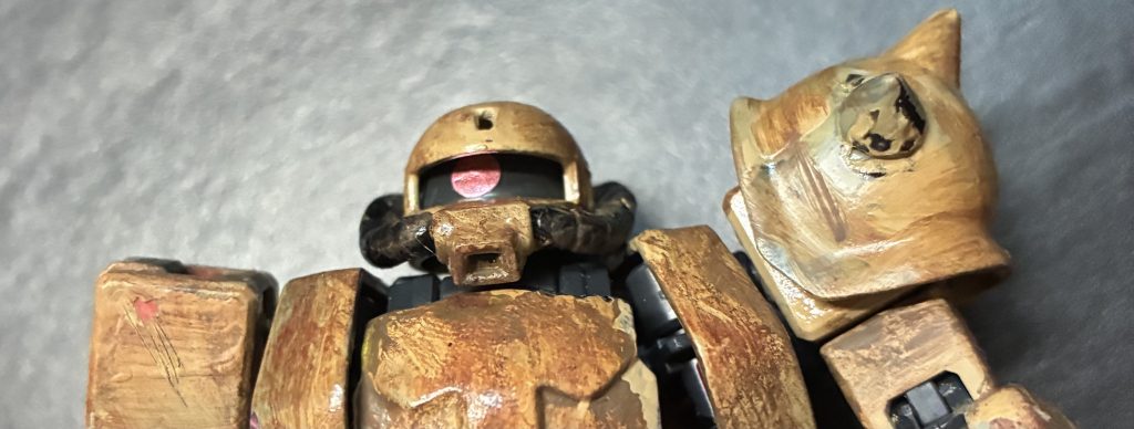 少しわかりにくいですがモノアイのシールに蛍光レッドを塗ってあります、僕のささやかなこだわり