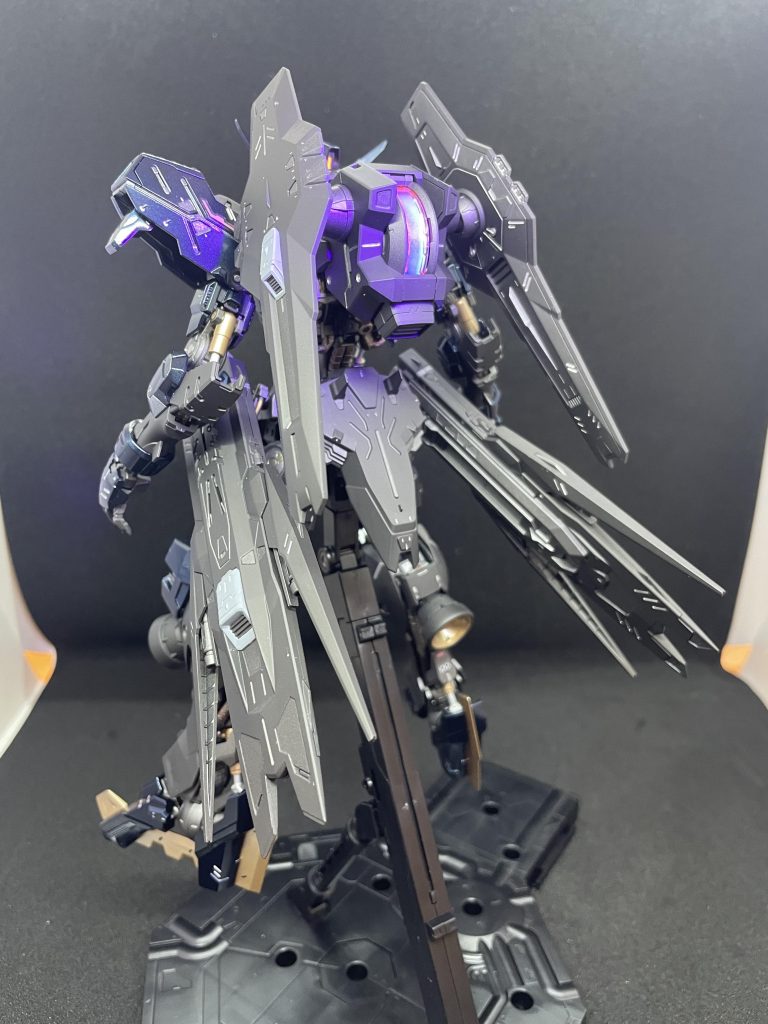 背面　リアクターは蛍光塗料を使用しています。