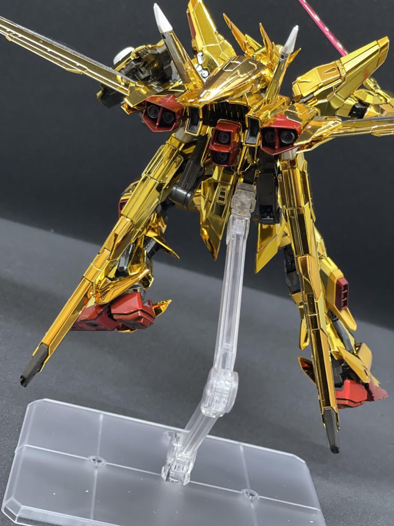 フレームも塗装したのですが、動かしてる途中で肘関節がバキッと折れてしまい、ポーズがとりにくく…アドヴァンストジョイント嫌いや…